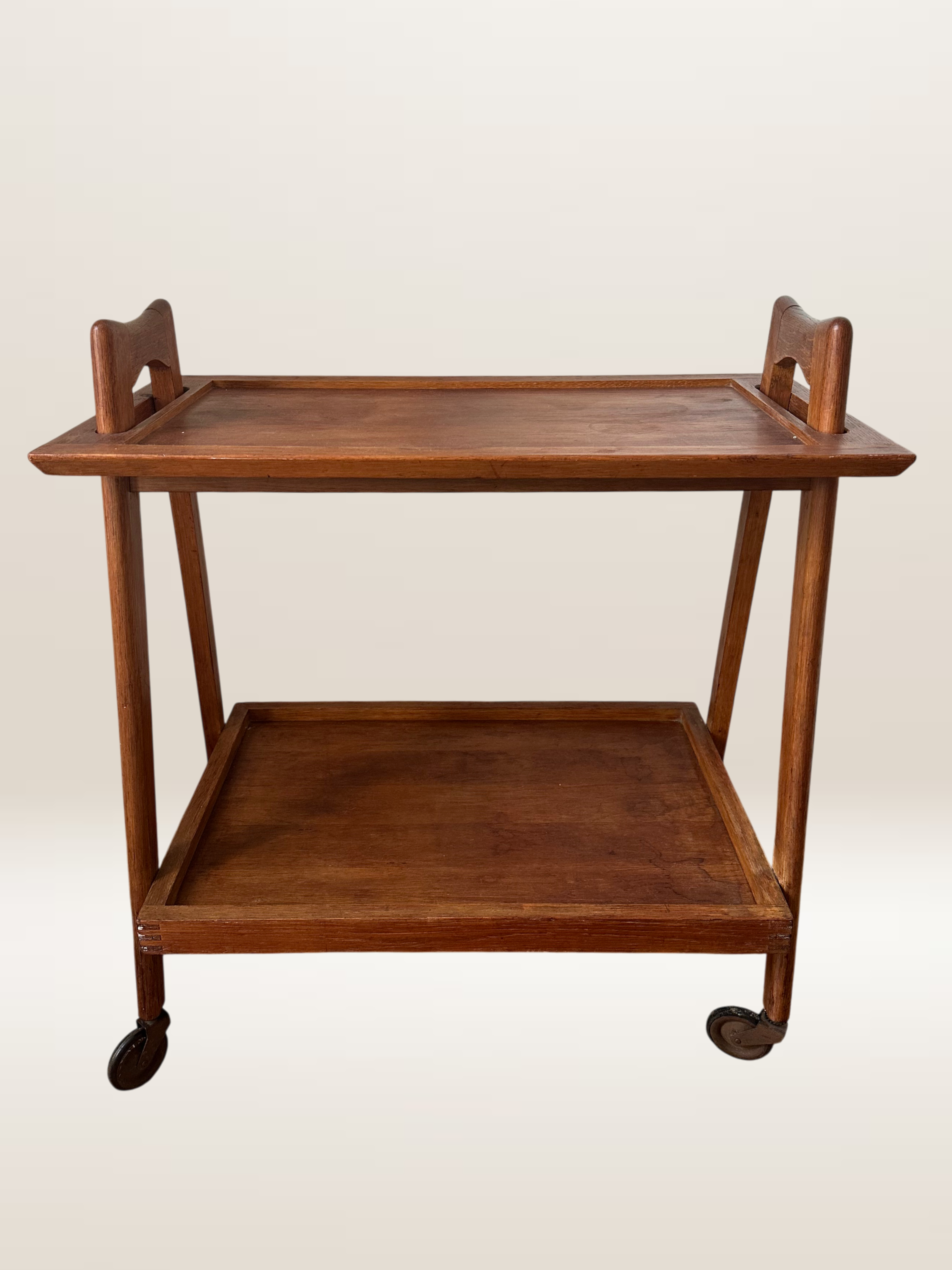 Desserte roulante scandinave en teck