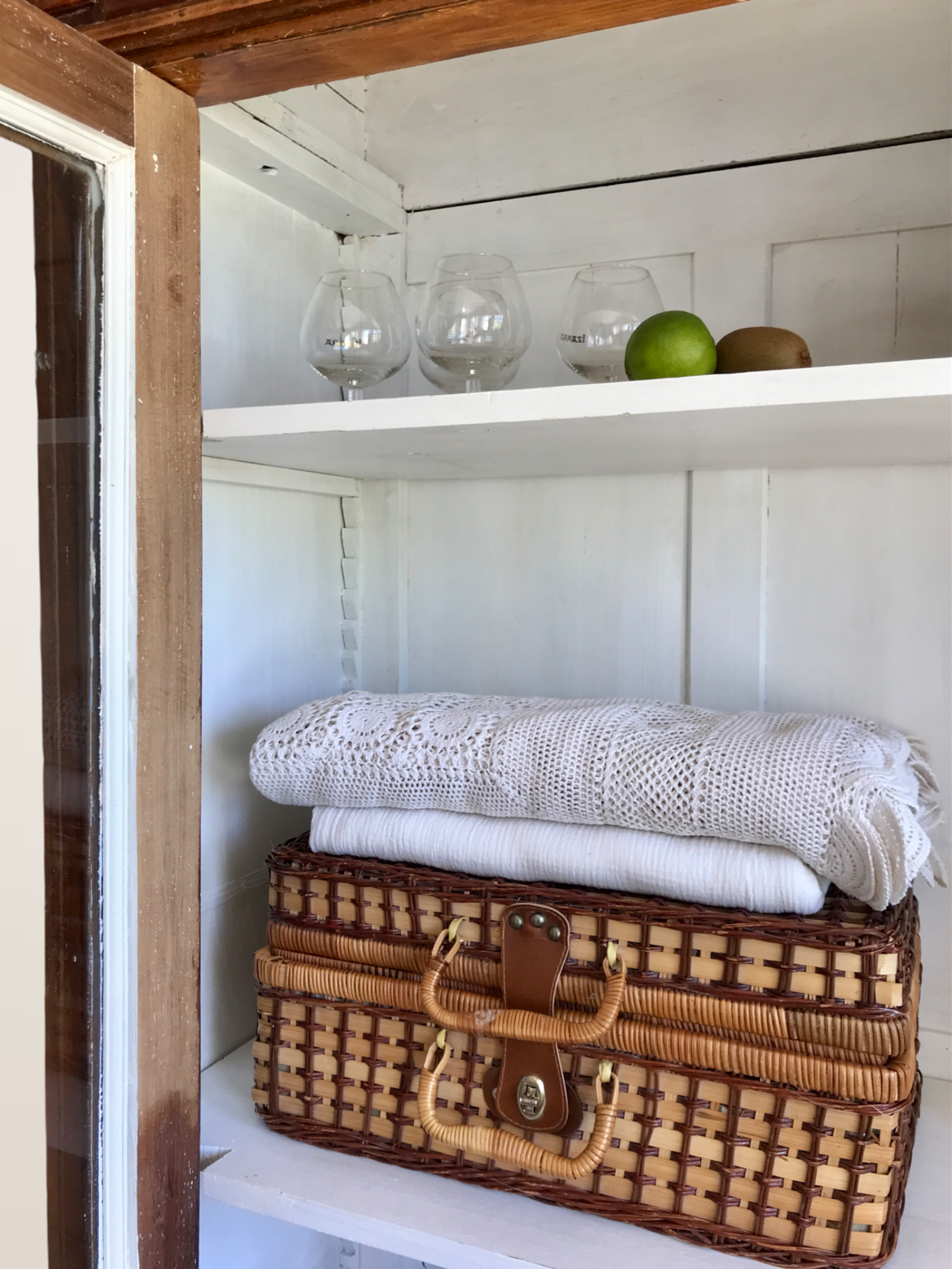 Vitrine ancienne en bois massif
