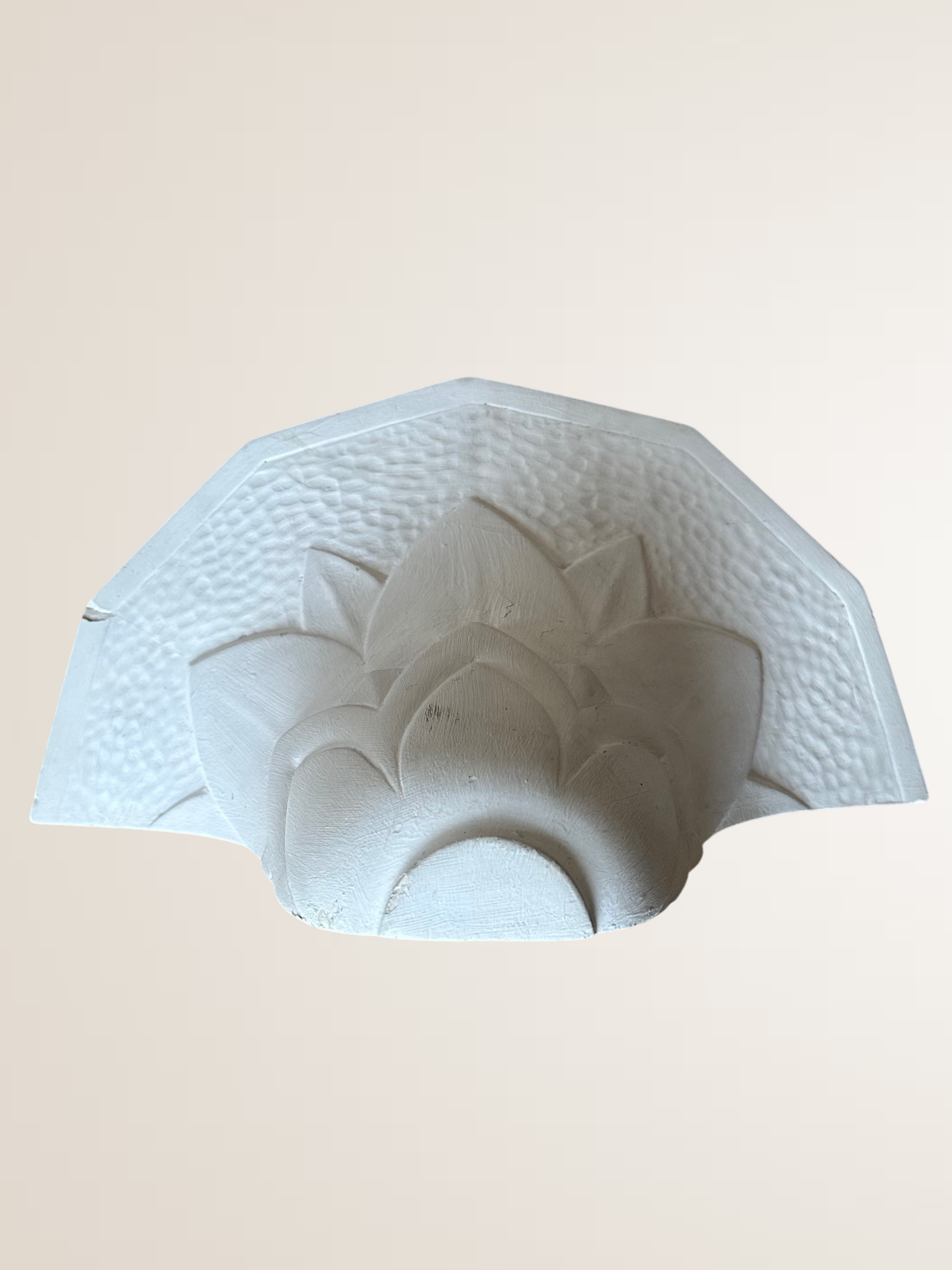 Paire d'appliques en plâtre, décor palmettes, XXe