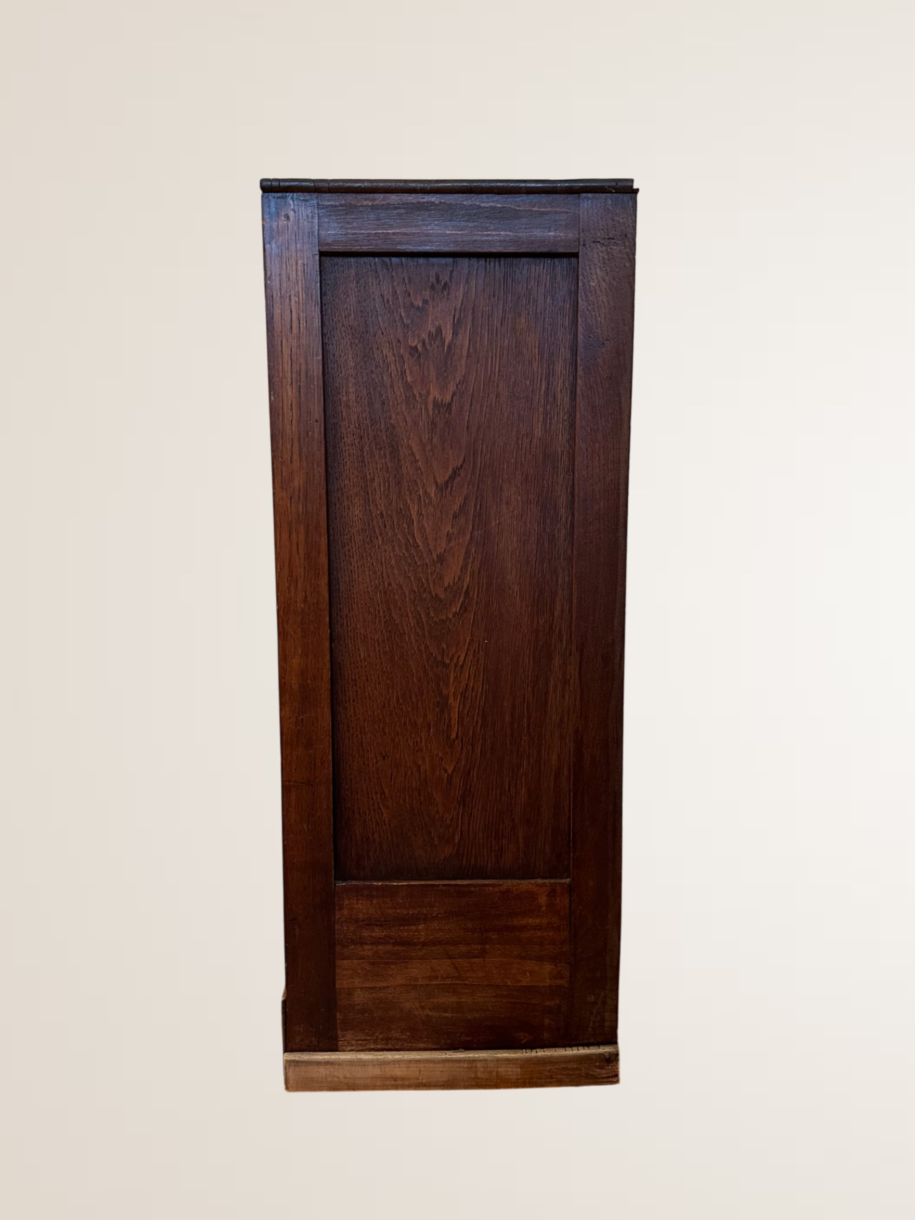 Meuble à rideau bas en bois foncé