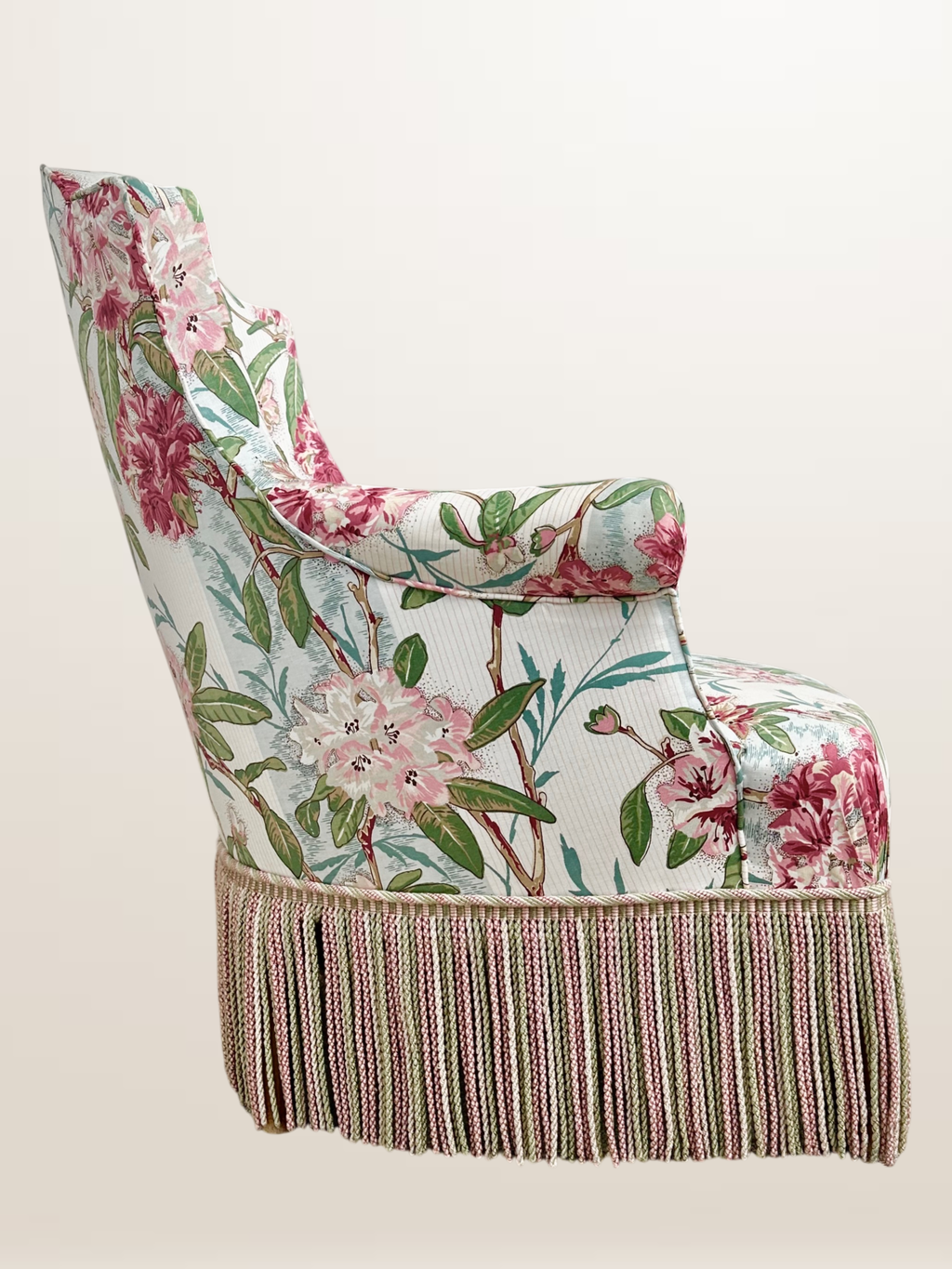 Fauteuil crapaud style Napoléon III, tissu fleuri avec coussin