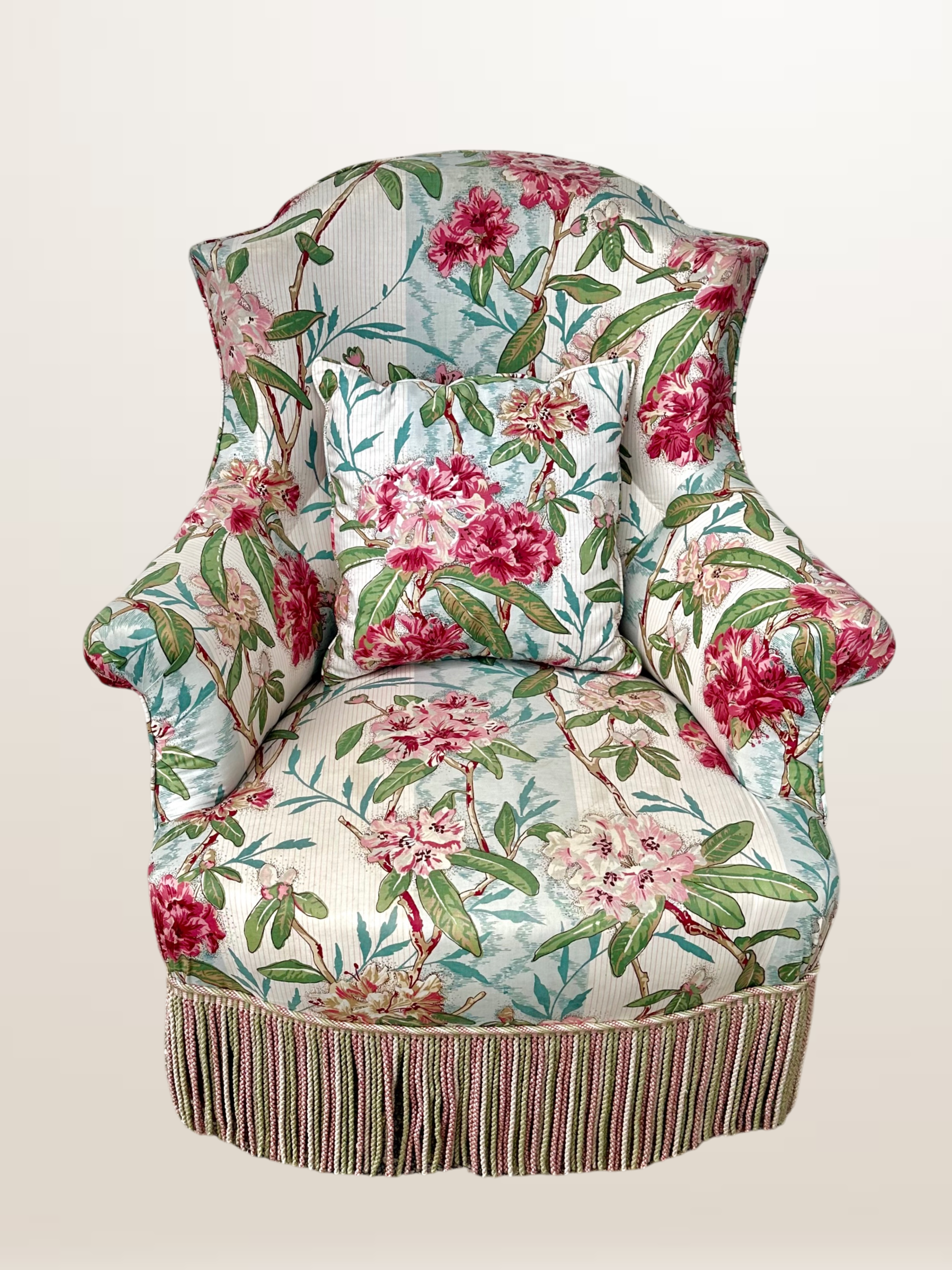 Fauteuil crapaud style Napoléon III, tissu fleuri avec coussin