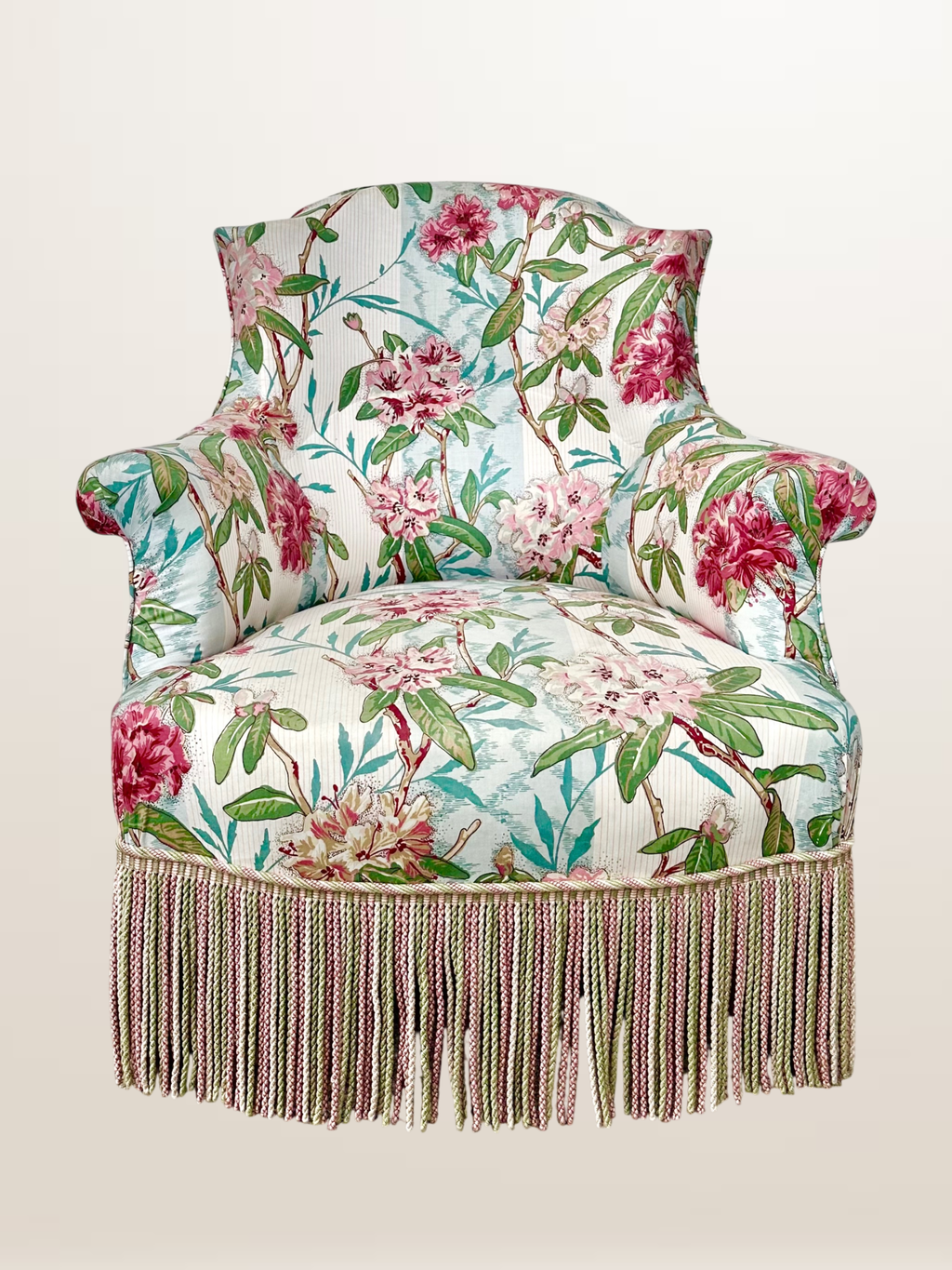 Fauteuil crapaud style Napoléon III, tissu fleuri avec coussin