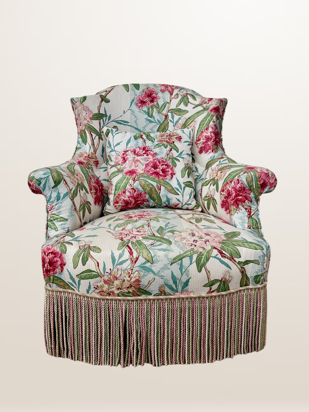 Fauteuil crapaud style Napoléon III, tissu fleuri avec coussin