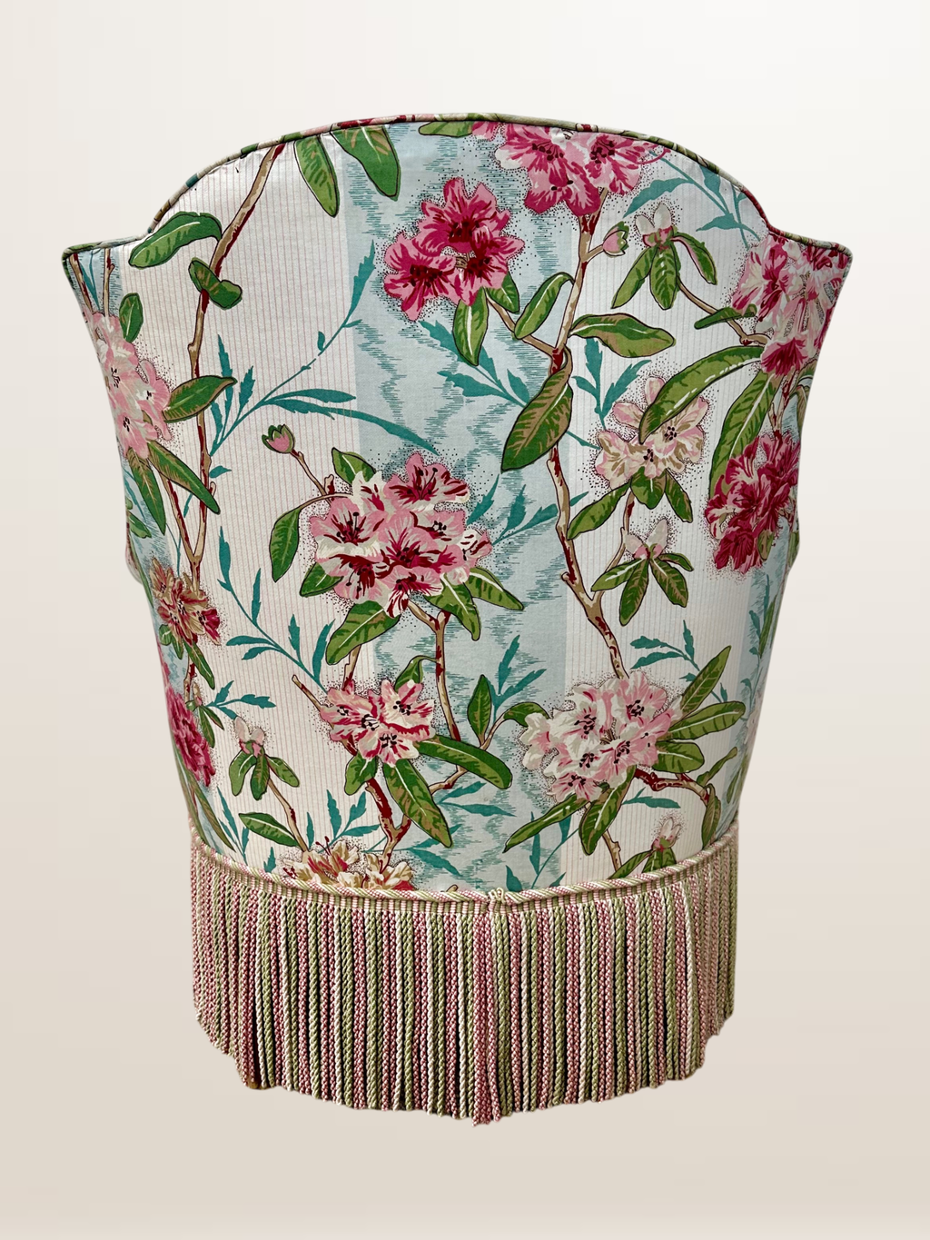 Fauteuil crapaud style Napoléon III, tissu fleuri avec coussin