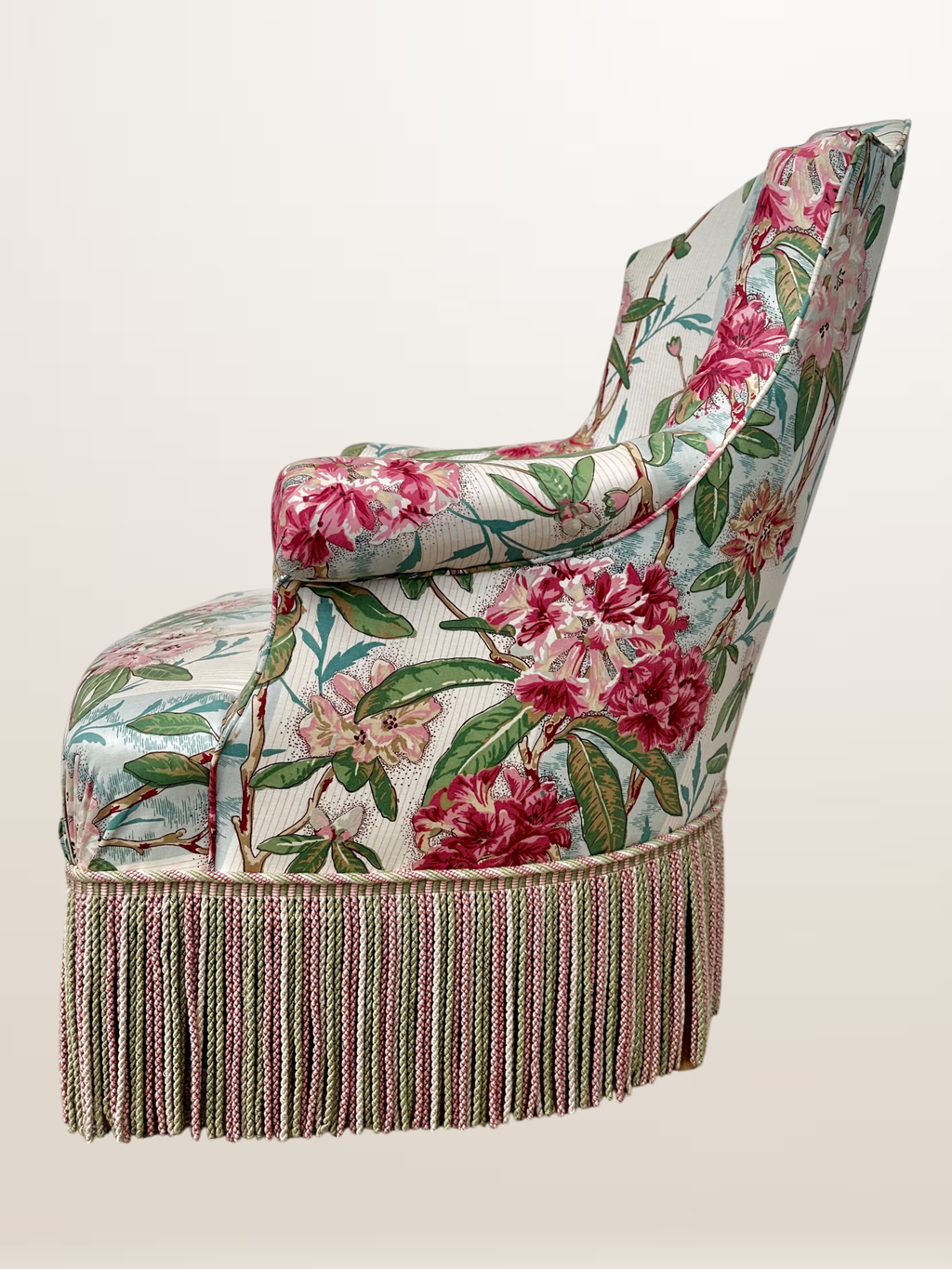 Fauteuil crapaud style Napoléon III, tissu fleuri avec coussin