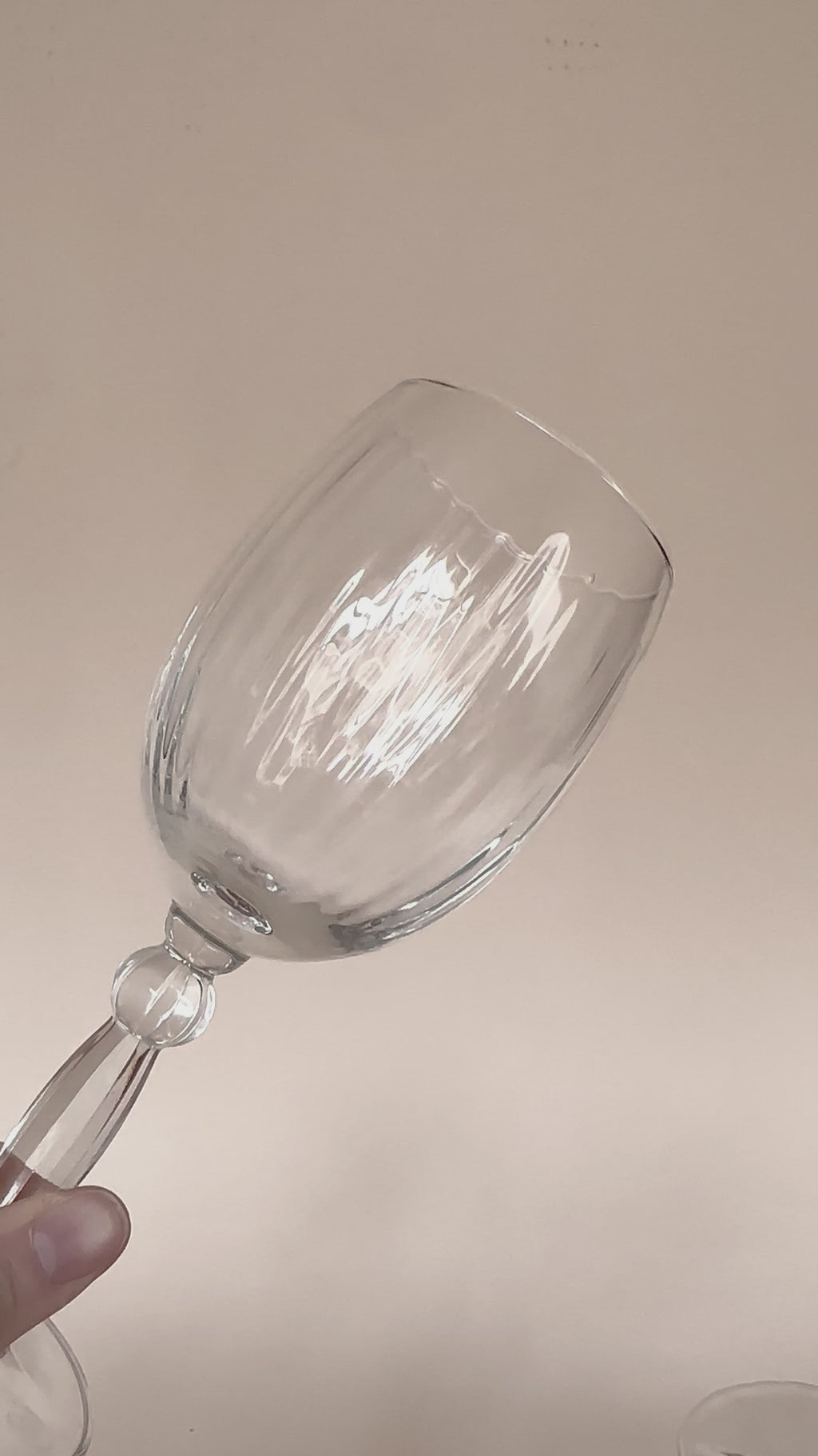 Set de quatre verres à eau et quatre verres à vin